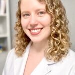 “A terapia faz com que o individuo deixe de repetir de forma morta e chegue a um novo conflito criativo que convida ao crescimento, à mudança, ao excitamento, à aventura de viver.” (Fritz Perls - 1893-1970)